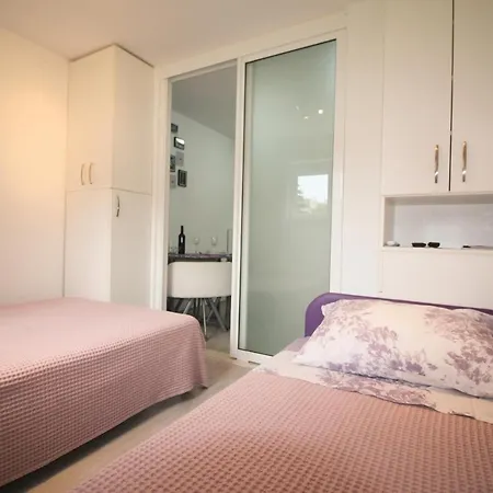 Ana Apartment Split